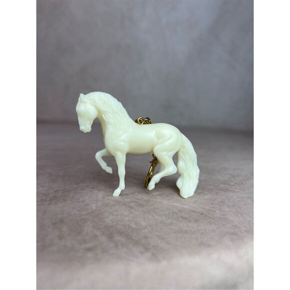 Breyer Stablemate Andalusian BreyerFest 2003 Glow In The Dark Keychain 1,500 - Picture 2 of 11